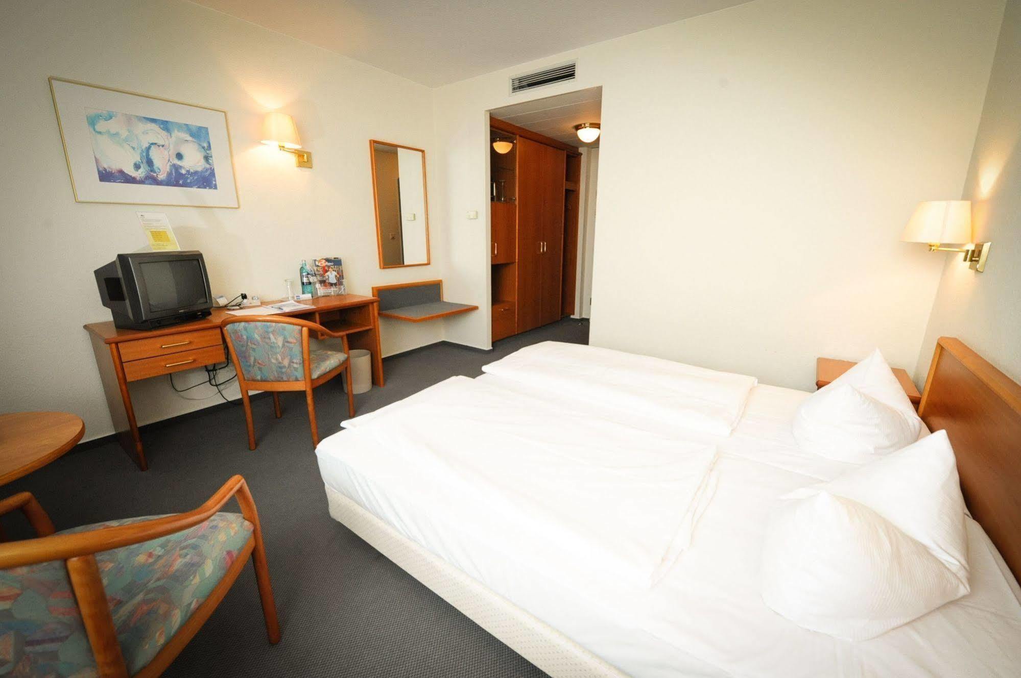 Konsul Hotel Kabelsketal Bagian luar foto