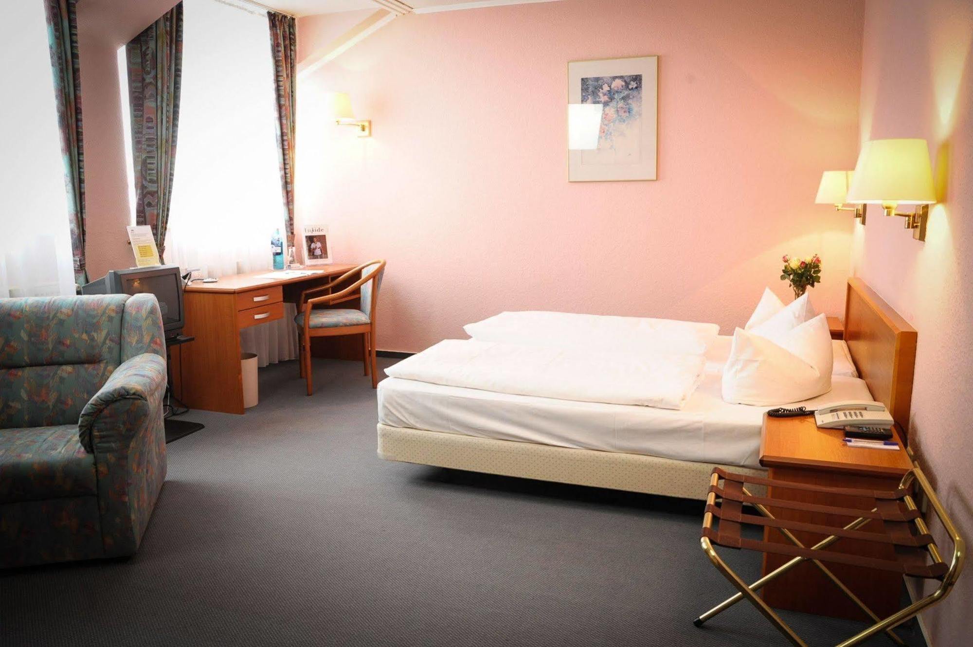 Konsul Hotel Kabelsketal Bagian luar foto