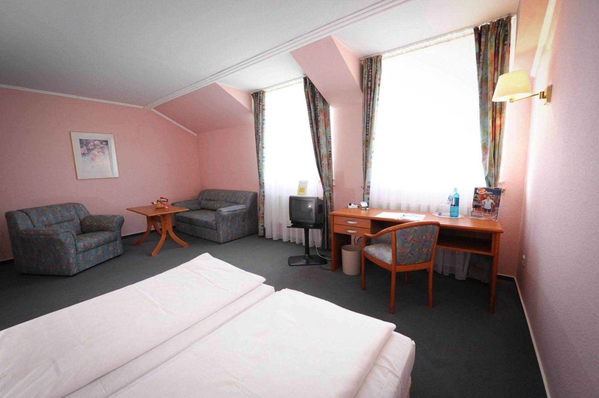 Konsul Hotel Kabelsketal Bagian luar foto